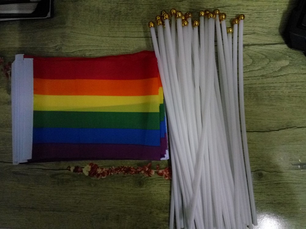 100 piezas, 14x21Cm, un palo de pl&aacute;stico F1, Bandera de mano de carreras, bandera A cuadros, productos de competici&oacute;n de porristas