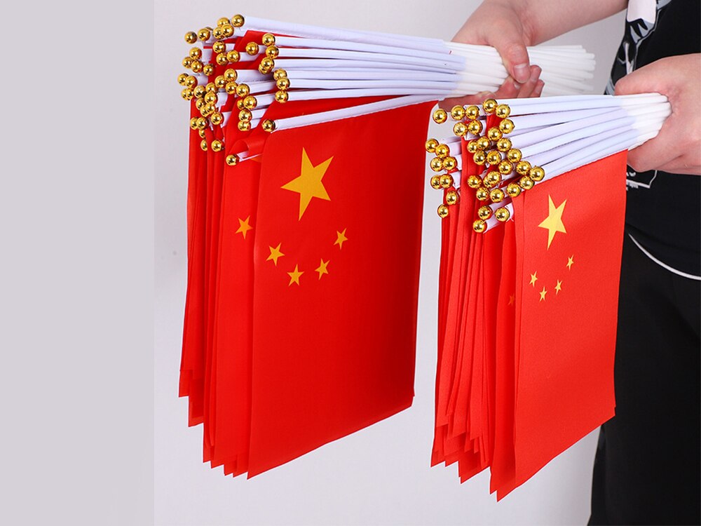 Aerlxembrae-Bandera Nacional CHINA, 100 piezas por lote, 21x14cm, banderas agitadoras a mano con postes de pl&aacute;stico