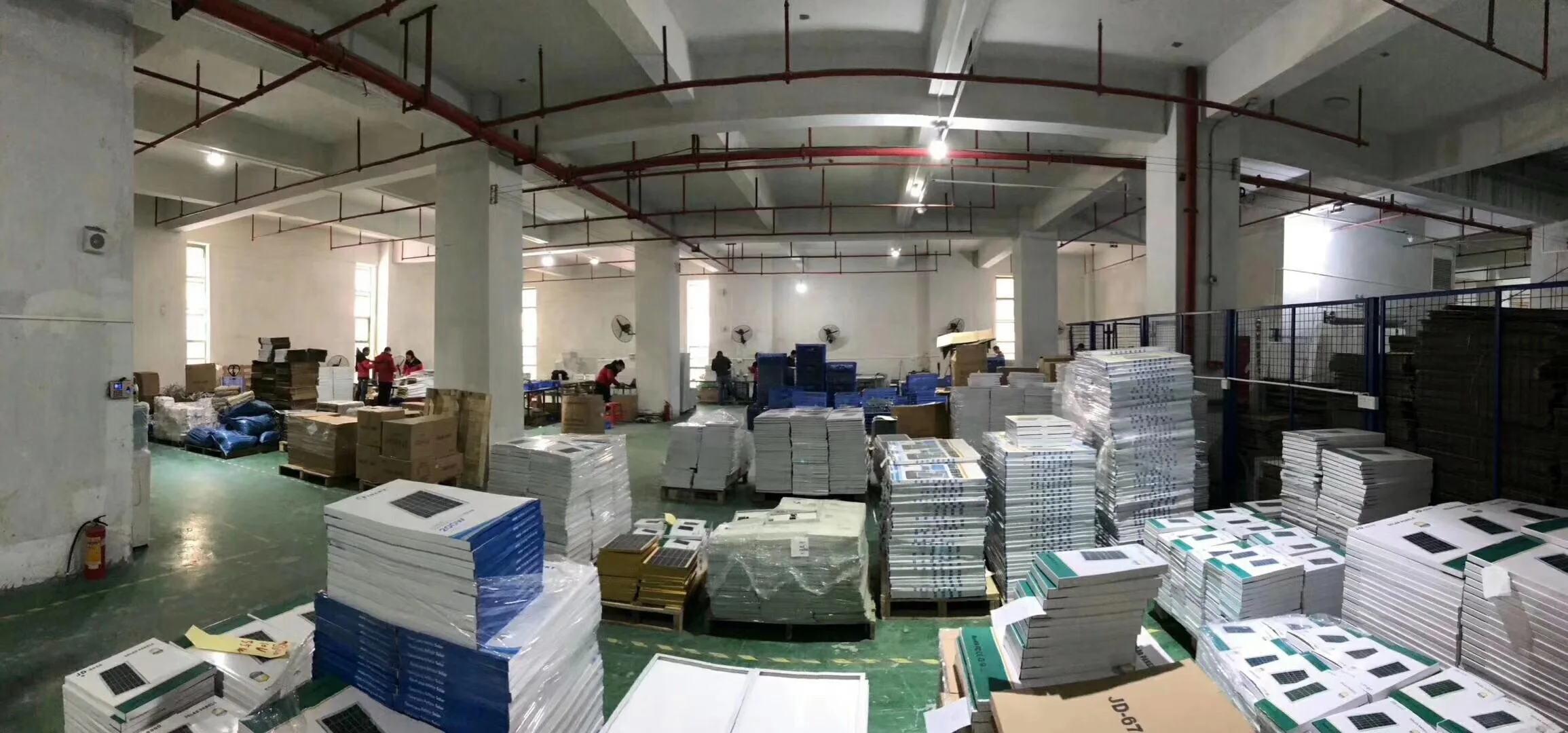 Luz Solar port&aacute;til para exteriores, iluminaci&oacute;n interior del hogar, sistema de energ&iacute;a de montaje Solar multifunci&oacute;n m&oacute;vil con Radio FM/MP3